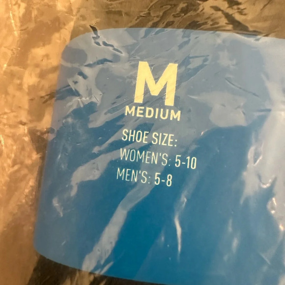 New Unopened Adidas 6 Pair Quarter Socks - Picture 2 of 8